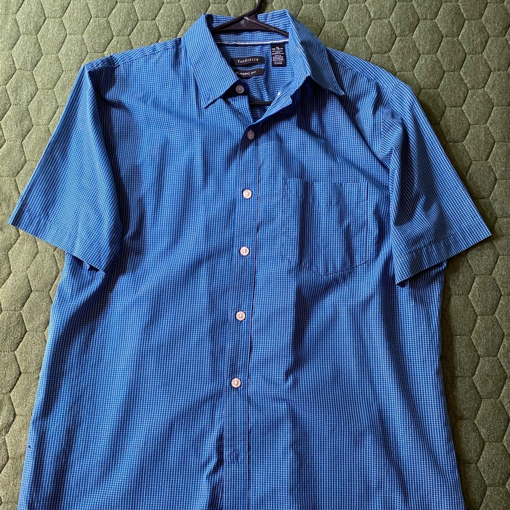 Short sleeve dress shirt